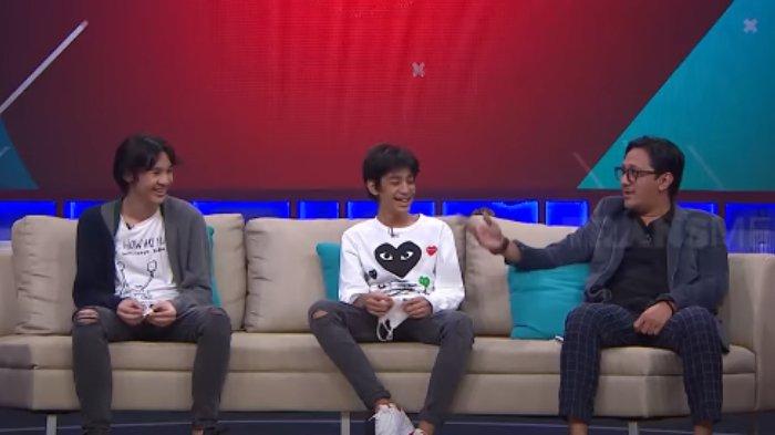 Andre Taulany bersama kedua putranya, Dio dan Kenzy