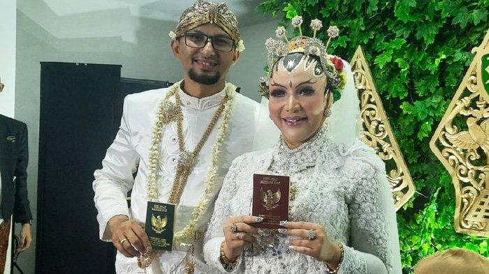Roro Fitria dan Andri Irawan resmi menikah