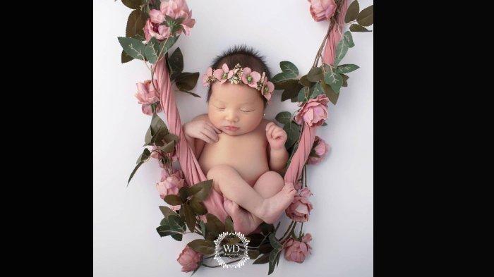 Babyborn photoshoot putri Ahok dan Puput Nastiti, Sarah Eleina Purnama.