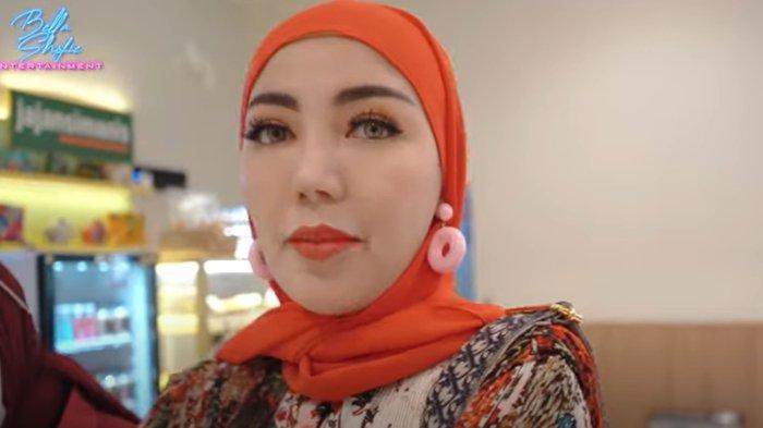 Bella Shofie tengah hamil anak kedua.