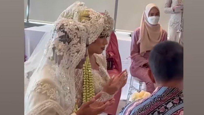Cathrine Wilson diberi maskawain emas dan berlian