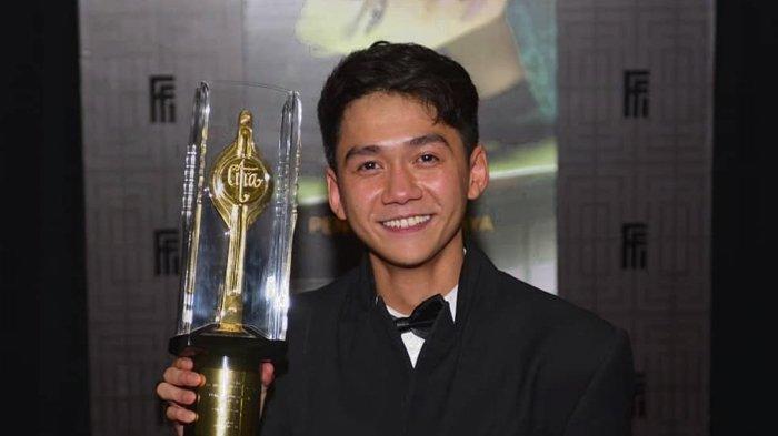 Chicco Kurniawan menang Pemeran Utama Pria Terbaik FFI 2021.