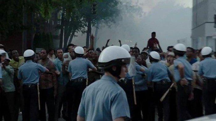 Cuplikan film Detroit.