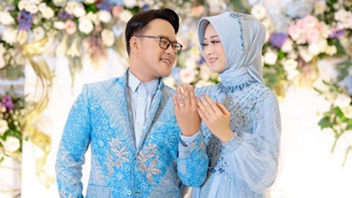 Danang DA saat melamar Hemas Nura.