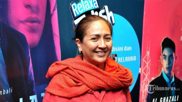 Dewi Irawan sampaikan kabar duka, sang suami Lukman Karim Marini meninggal dunia.