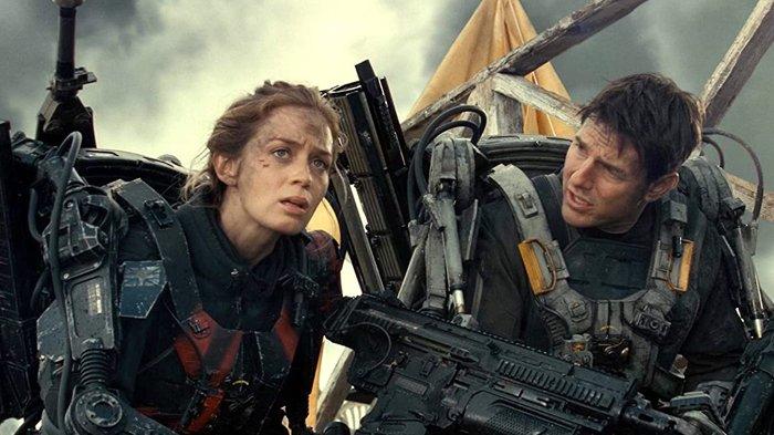 Film Edge of Tomorrow dibintangi Tom Cruise dan Emily Blunt.