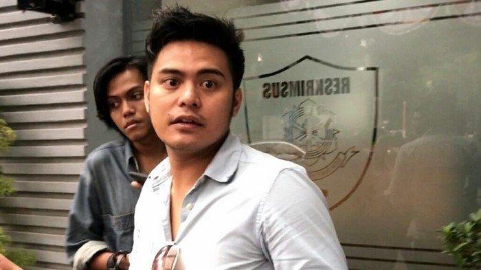 Galih Ginanjar didepan gedung Ditreskrimsus Polda Metro Jaya, Semanggi, Jakarta Selatan, Jumat (5/7/2019).