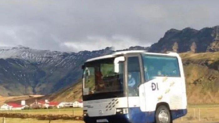 Gambar bus aneh terekam kamera Google Maps
