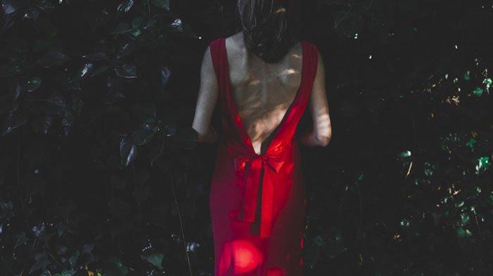 Gaun Backless (Ilustrasi)