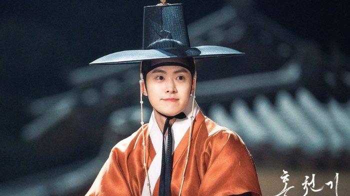 Gong Myung menerima panggilan wajib militer pada awal tahun ini