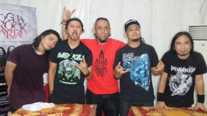 Grup band Burgerkill dalam jumpa pers di JogjaRockarta, stadion Kridosono, Kota Baru, Yogyakarta, Sabtu (29/9/2017).