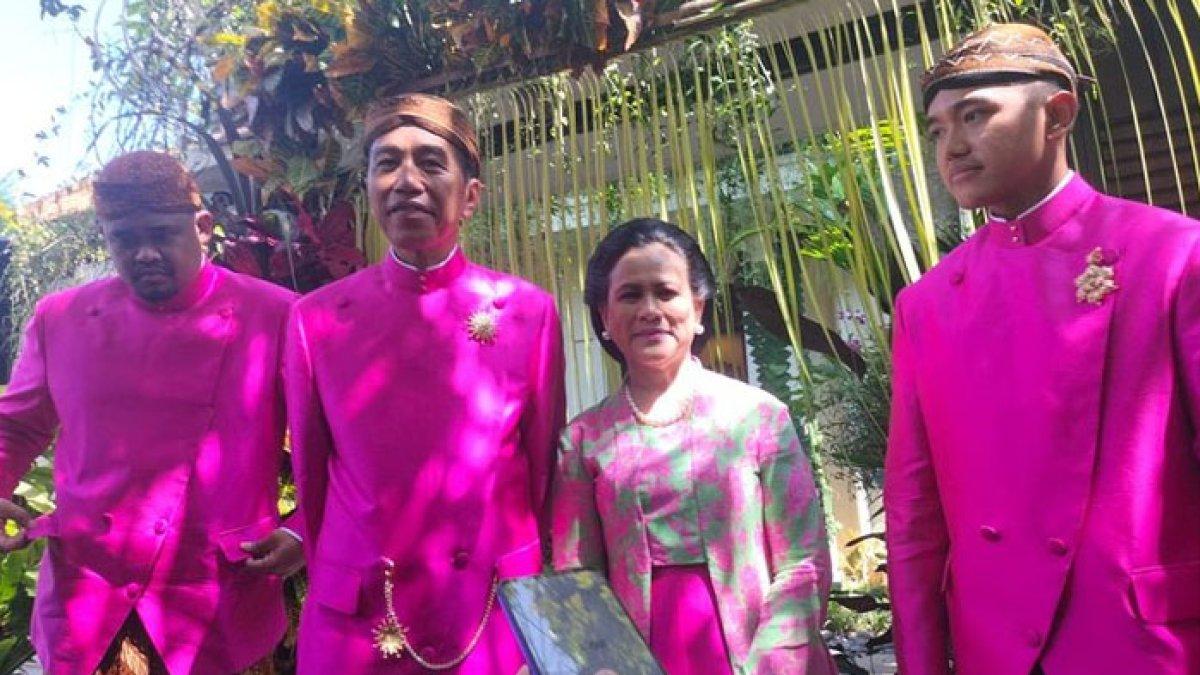 Kaesang Pangarep ditemani Presiden Jokowi, Iriana dan Bobby Nasution sesaat setelah selesai sungkeman.