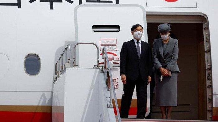 Kaisar Jepang Naruhito dan Permaisuri Masako menaiki penerbangan kelas satu yang mewah ke London pada Jumat (17/9/2022).