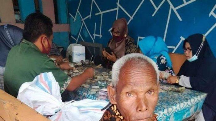 Kakek Biok yang menyimpan uang Rp 81 juta dalam karung hasil upah mencuci piring
