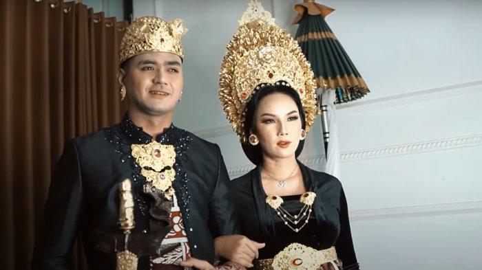 Kalina Oktarani melihat Ricky Miraza berbeda dengan laki-laki lain yang pernah singgah di hatinya.