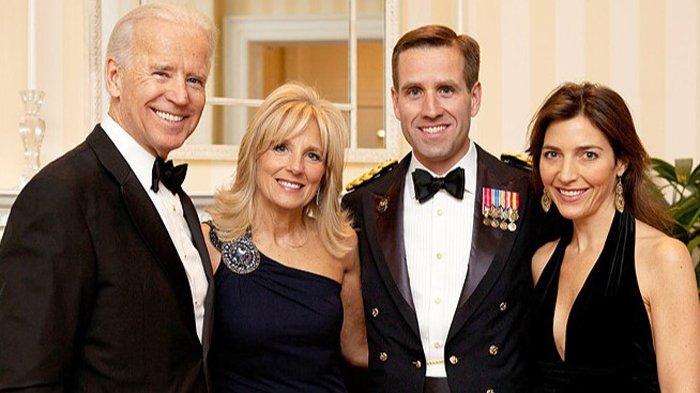 Dari kiri: Joe Biden, Jill Biden, Beau Biden dan Hallie Biden pada tahun 2012 silam.