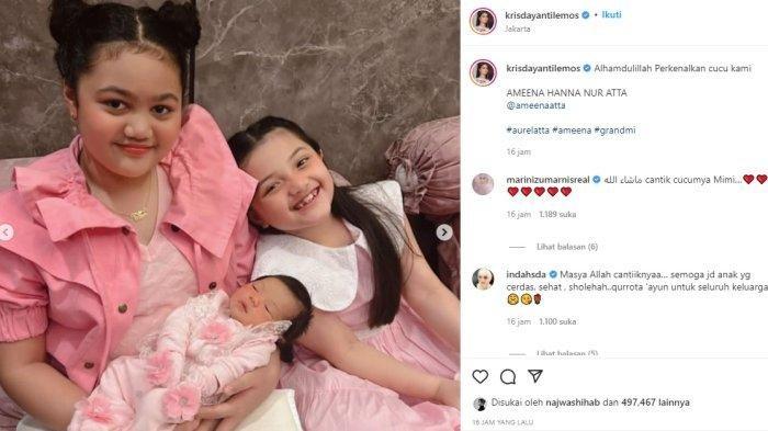 Krisdayanti abadikan momen Amora dan Arsy momong Ameena.