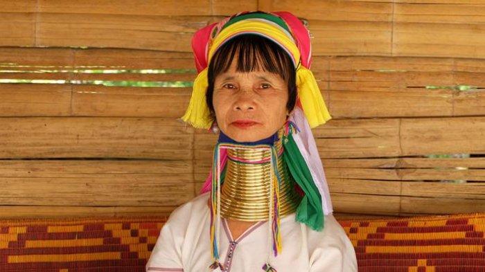Wanita suku Karen yang tinggal di bagian utara Thailand.