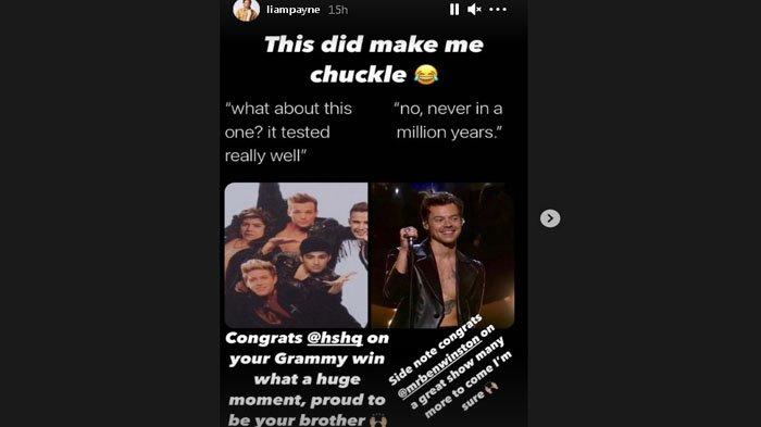 Liam Payne memberikan ucapan selamat kepada Harry Styles.