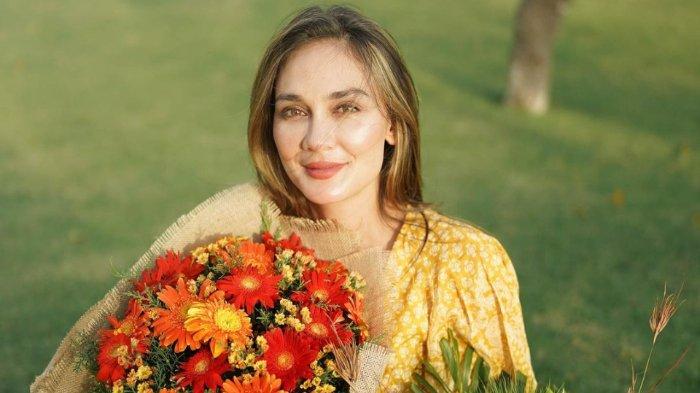 Luna Maya selalu gagal naik pelaminan