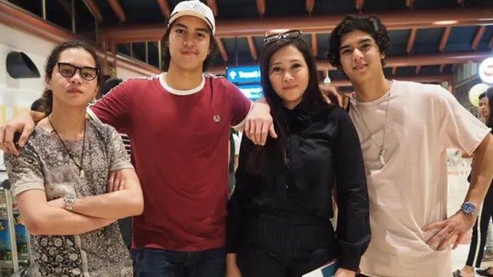 Maia Estianty bersama Al Ghazali, El Rumi, dan Dul Jaelani