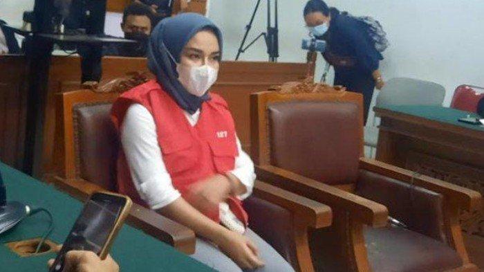 Medina Zein saat bacakan pembelaan di sidang terkahir sebelum jatuh vonis