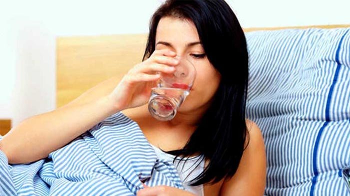 Minum air putih bangun tidur.