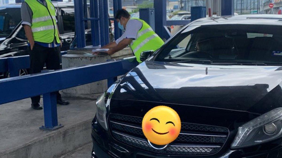 Mobil keseringan menerobos pintu tol akhirnya ditangkap.