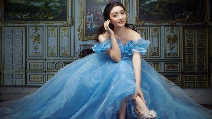 Natasha Willona pemotretan bak Cinderella