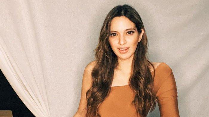 Nia Ramadhani tak bisa kupas salak