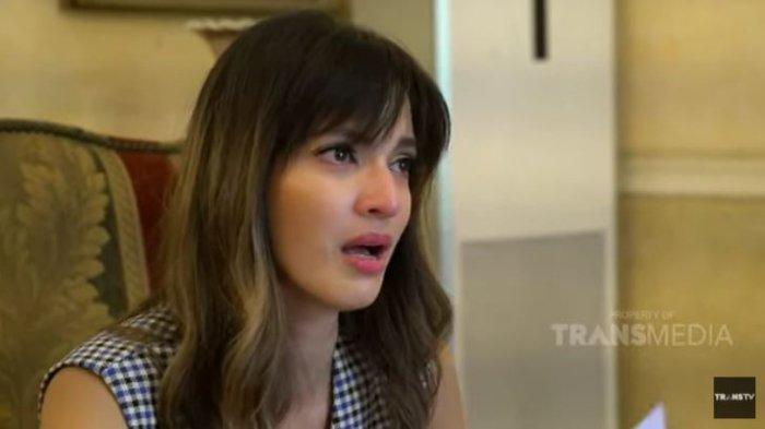 Nia Ramadhani menangis mendapat pesan dari para pegawainya.