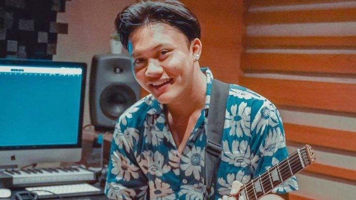 Penyanyi Rizky Febian