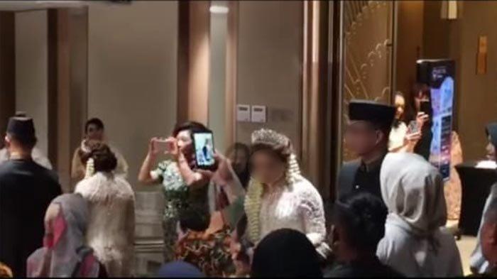 Pernikahan ARW seorang pimpinan bank dengan perempuan sahabat mantan istrinya