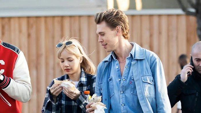 Potret Lisa BLACKPINK jalan bareng Austin Butler.