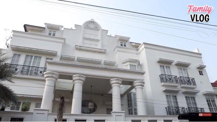 Potret rumah Nindy Ayunda dan Askara 7 (YouTube Ussy Andhika Official)