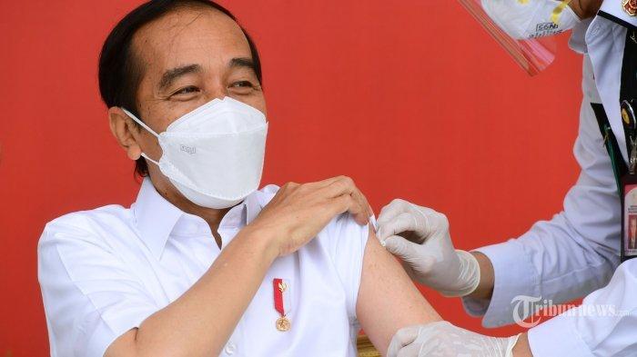 Presiden Joko Widodo disuntik vaksin Covid-19 Sinovac di Istana Merdeka, Jakarta Pusat, Rabu (13/1/2021).