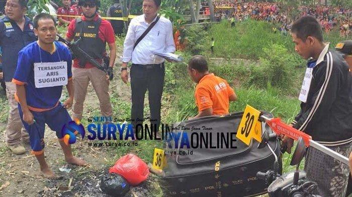 Aris Sugianto, salah satu pelaku pembunuhan disertai mutilasi terhadap Budi Hartanto, guru honorer asal Kediri, saat mengikuti rekonstruksi di rumah orangtuanya di Desa Mangunan, Kecamatan Udanawu, Kabupaten Blitar, Rabu (24/4/2019).