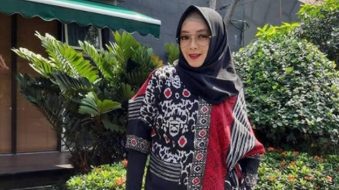 Sosok Rina Gunawan
