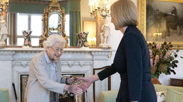 Terungkap foto terakhir Ratu Elizabeth II sebelum tutup usia, sempat menemui Liz Truss di Kastil Balmoral.
