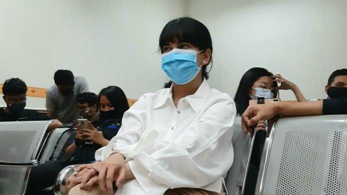 Vanessa Angel menjalani sidang perdana terkait kasus kepemilikan psikotropika jenis Xanax di Pengadilan Negeri Jakarta Barat, Jalan S Parman, Slipi, Jakarta Barat, Senin (31/8/2020).