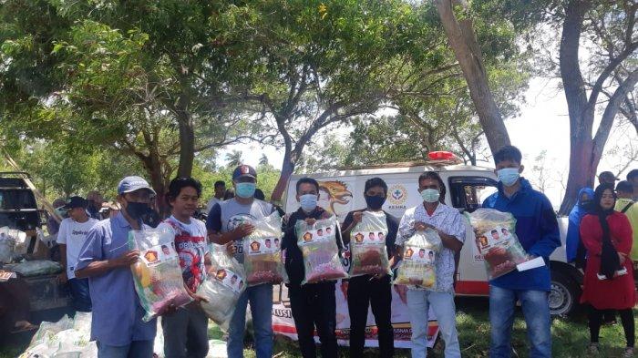 Batuan Sembako DPD Gerindra Bagi Warga Kolaka