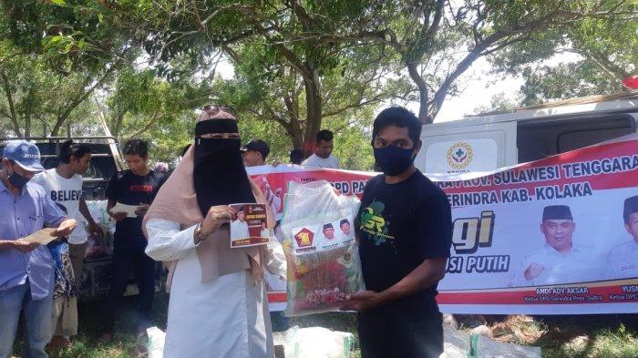Batuan Sembako DPD Gerindra Bagi Warga Kolaka