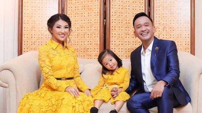 Kehangatan terpancar dari kebersamaan keluarga Ruben Onsu dan Sarwendah.