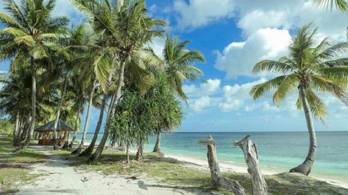 Suasana di Pantai One Melangka di Binongko, Kabupaten Wakatobi, Sulawesi Tenggara.