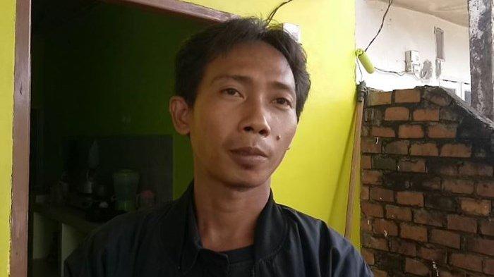 Adi pelatih silat PSHT saat ditemui di rumah duka, Minggu (3/1/2021).