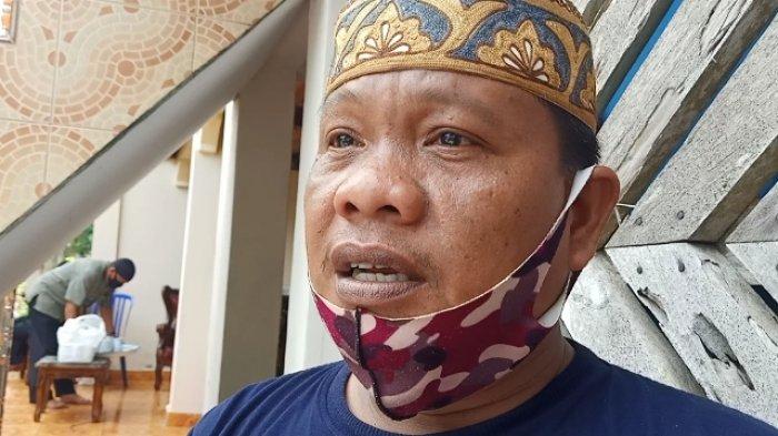 Ahmad Kurni adik ipar dari korban pembacokan M. Arif ketika ditemui dirumah duka, Kelurahan Tanjung Rancing, Kecamatan Kayuagung, Senin (14/9/2020).