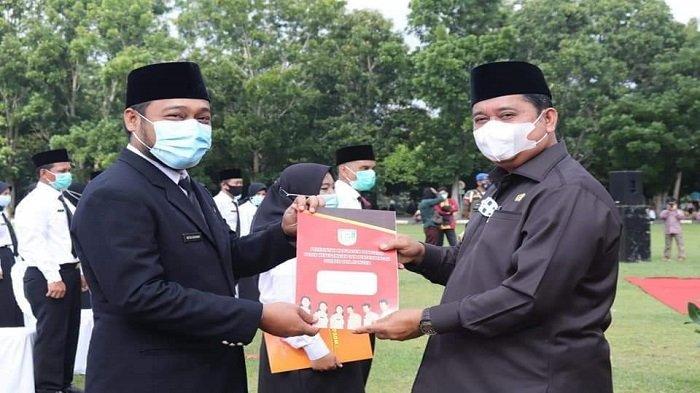 Bupati Banyuasin H Askolani meresmikan dan menyerahkan surat keputusan pengangkatan kepada 223 orang Pegawai Pemerintah dengan perjanjian kerja (P3K) Kabupaten Banyuasin.