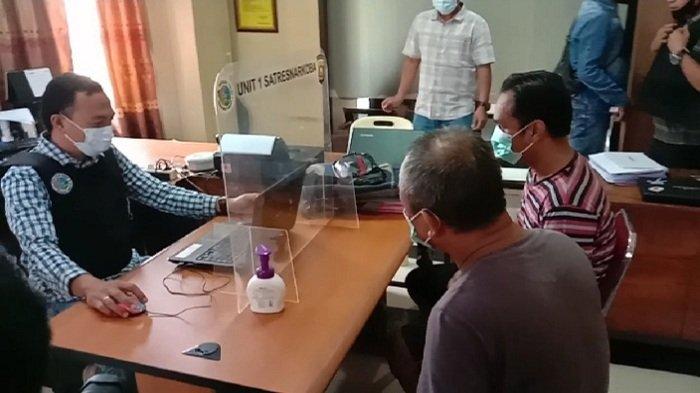 Dua oknum ASN di OKU inisial AS (38) dan OG (49) diamankan jajaran Satuan Reserse Narkoba Polres OKU.