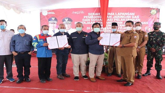 Pemerintah Kabupaten Banyuasin menggelar serah terima lapangan, penandatanganan, sosialisasi pembangunan Jaringan Gas untuk warga Banyuasin III.