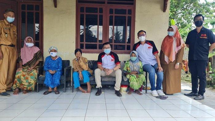 IMA Chapter Palembang kembali berbagi kasih ke Panti Lansia Harapan Kita di Inderalaya dan KM 5 Palembang, serta ke petugas kebersihan atau pasukan kuning, Selasa (04/05/2021).